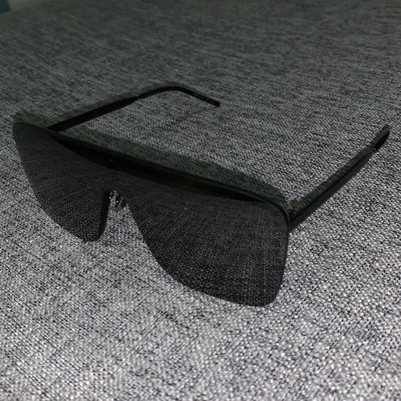 Slick Sunglasses - Picture 1 of 2